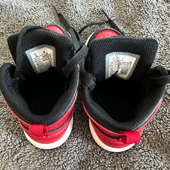 Jordan - Red Black -  Toddler 7C - Picture 4 of 5
